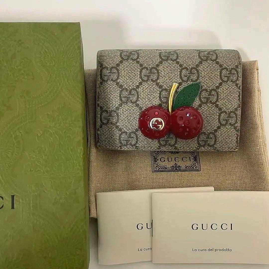 GUCCI さくらんぼ 財布 GUCCI グッチ 二つ折り財布 チェリー装飾