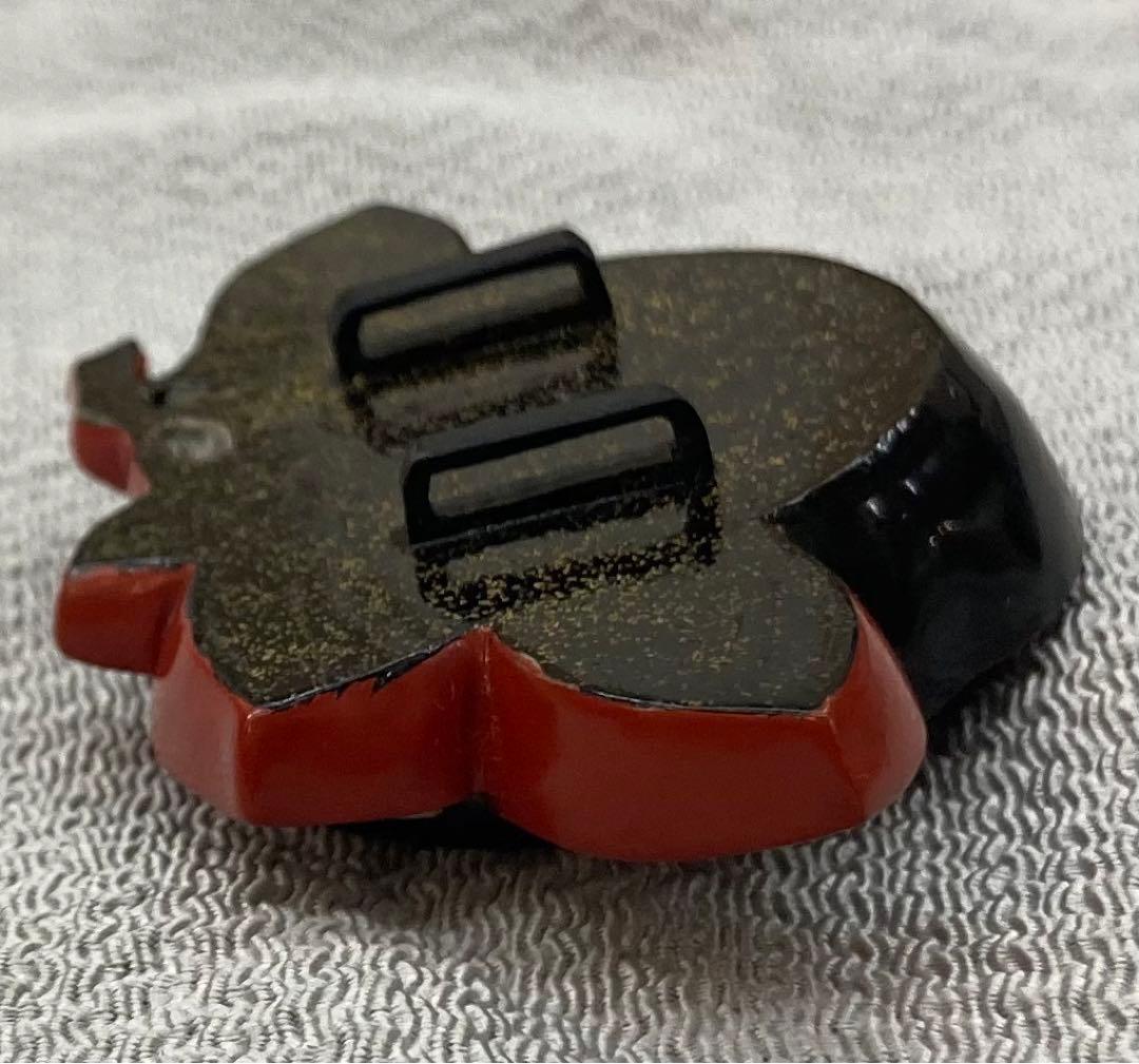 B65s 朱塗椿花形 帯留 菊花 螺鈿細工