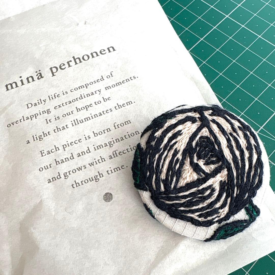 ミナペルホネン サンキューベリーバッジ - メルカリ