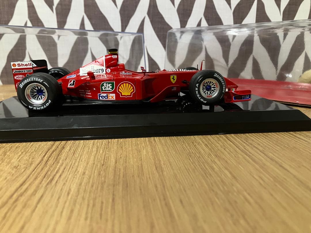 紅い跳馬様　2台セット　専用　F2001 マルボロ仕様　F1コレクション