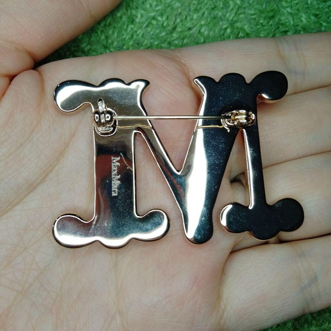 maxmaraゴールドアルファベット 'M' ブローチ 残り1点 本物 新品】 Max