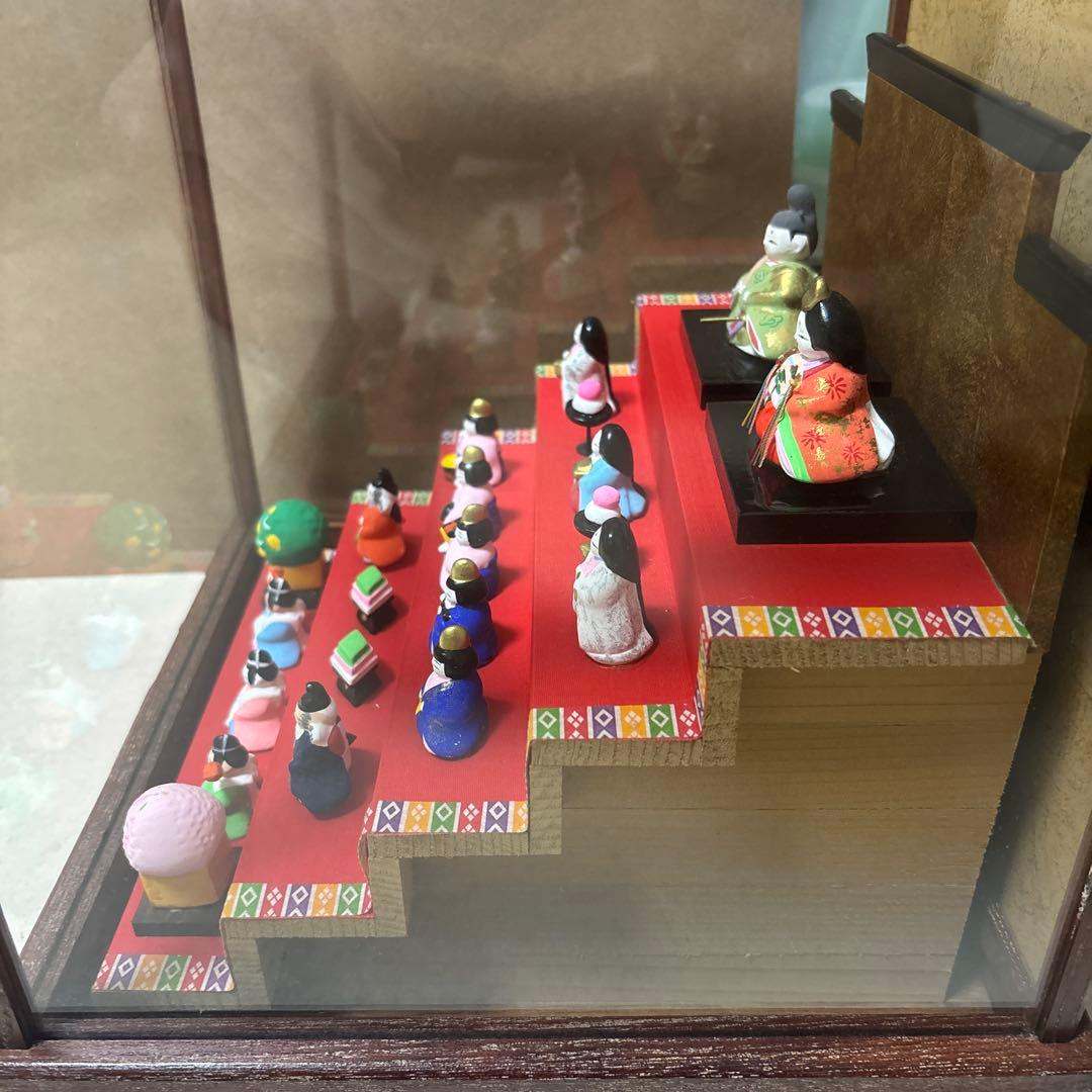 伝統的な雛人形 5段 ガラスケース付き