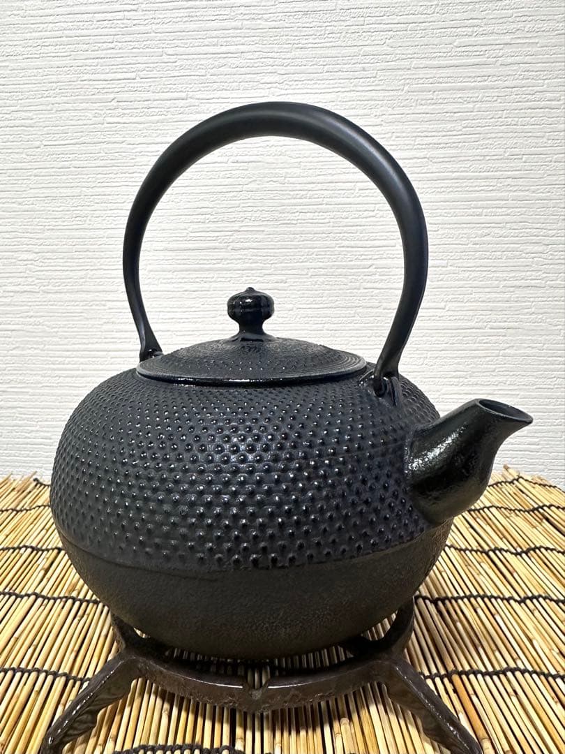 未使用品、供箱、栞付　南部宝星堂造　１８型アラレ　南部鉄瓶　南部鉄器　調理器具