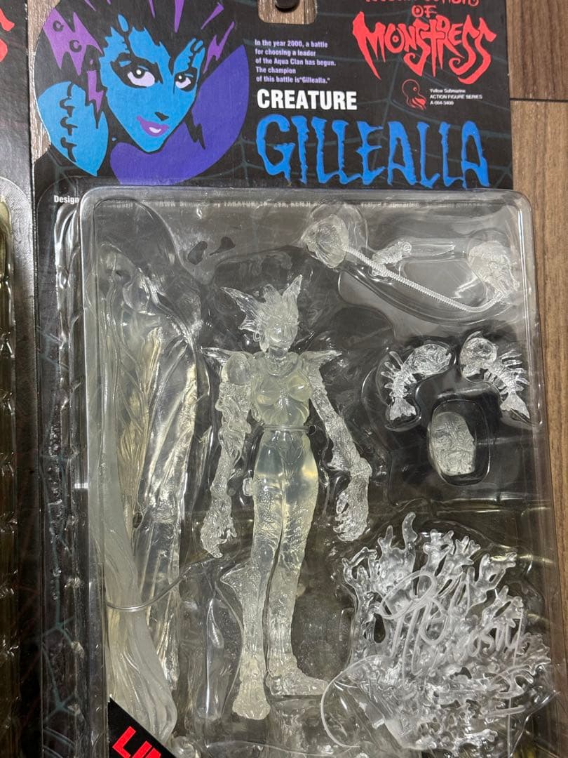 スーフェス韮沢靖氏直筆サイン入りCuria & Gillealla限定フィギュア