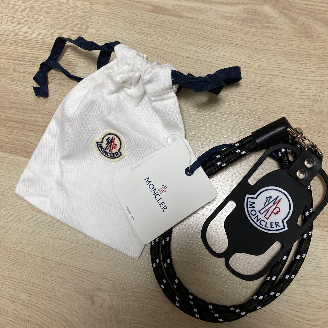 新品・タグ付き】モンクレール 携帯ストラップ ブラック ユニセックス