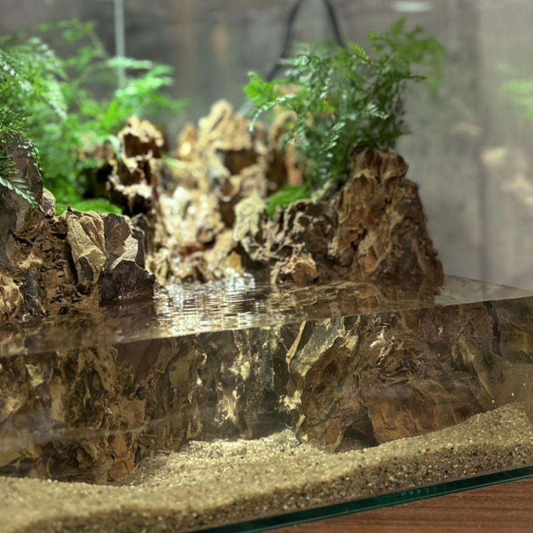 滝の流れるアクアテラリウム No.1144