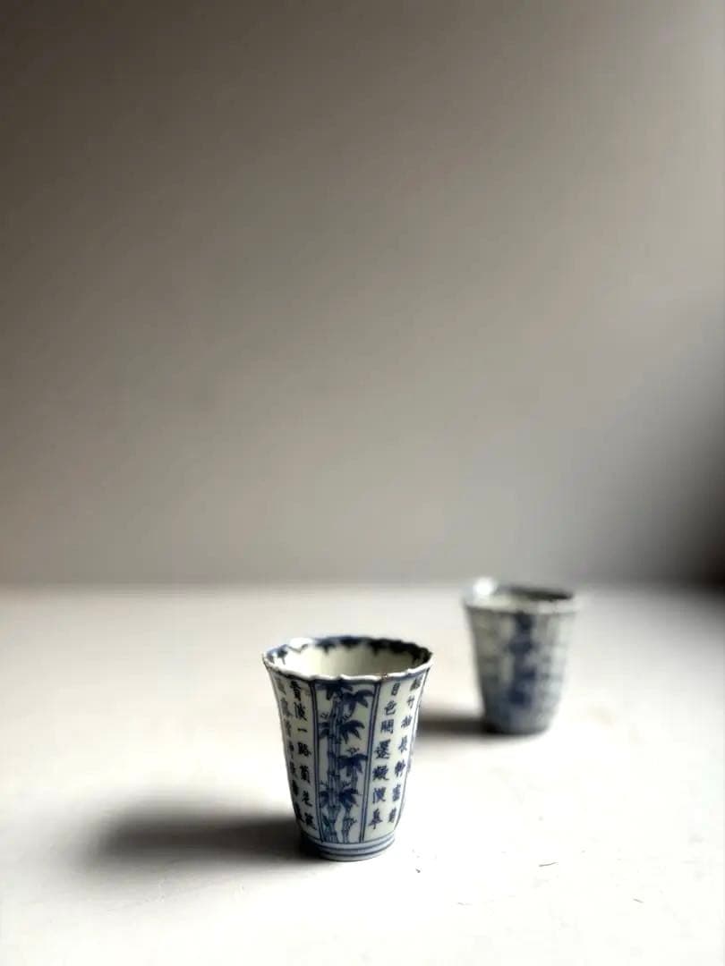 726 骨董 アンティーク 川本半助 真陶園半介 瀬戸染付輪花杯 2点組 金継ぎ 726 骨董 アンティーク 川本半助 真陶園半介 瀬戸染付輪花杯 2点組 金