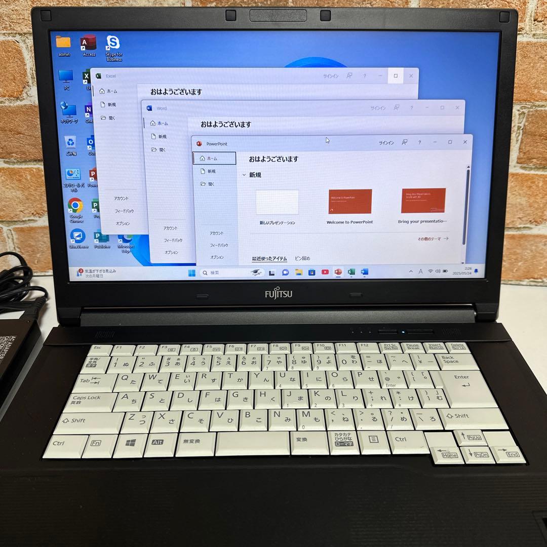 FUJITSUノート PC 高速起動SSD メモリ8GB オフィス2024年入り