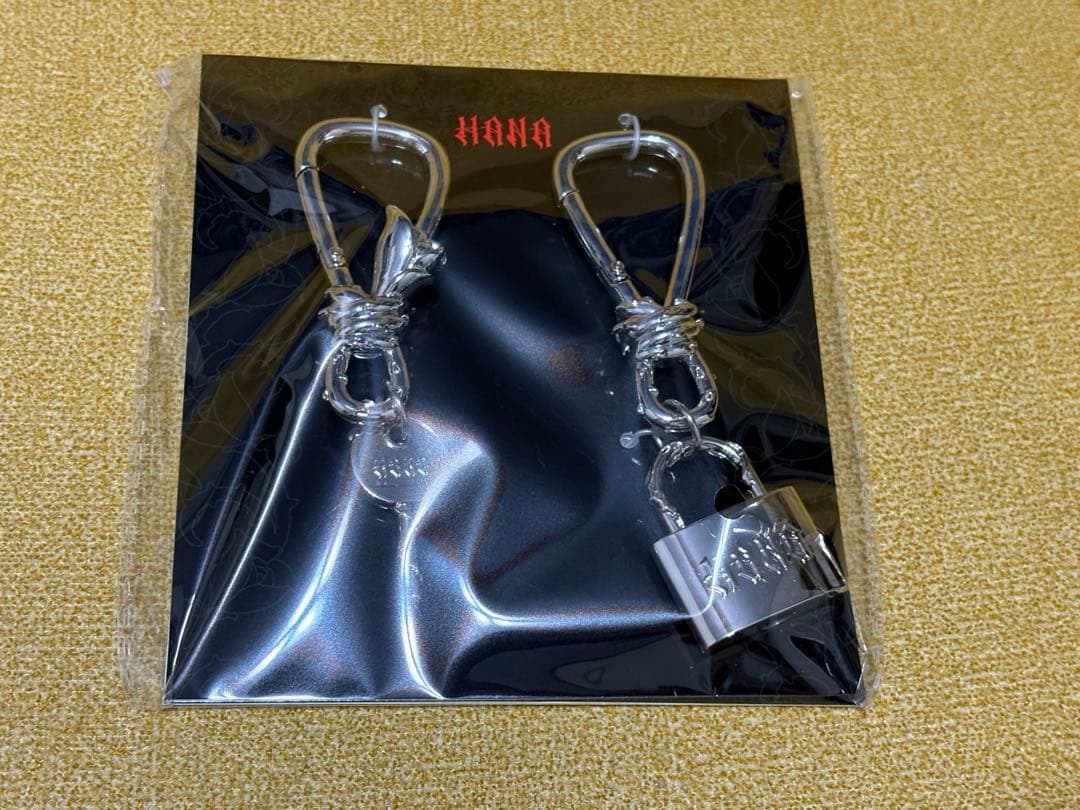 HANA BAD LOVE カラビナセット