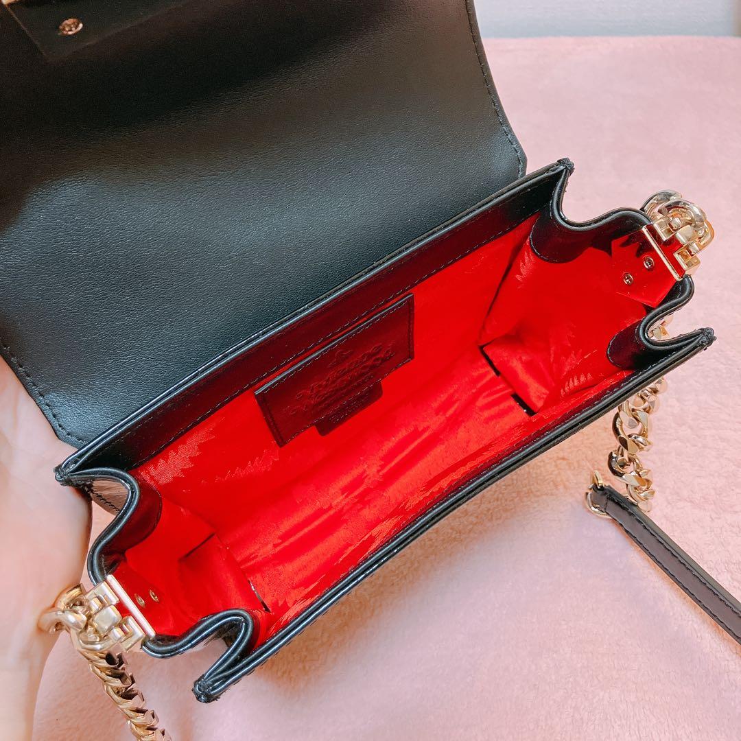 【美品】エナメル　チェーンショルダーバッグ　ブラック　黒　ゴールド　スクエア