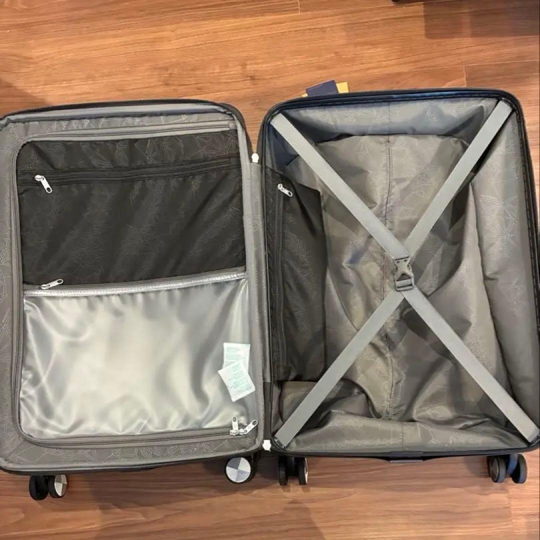 新品サムソナイトスーツケース ヴォラントスピナー エキスパンダブルM