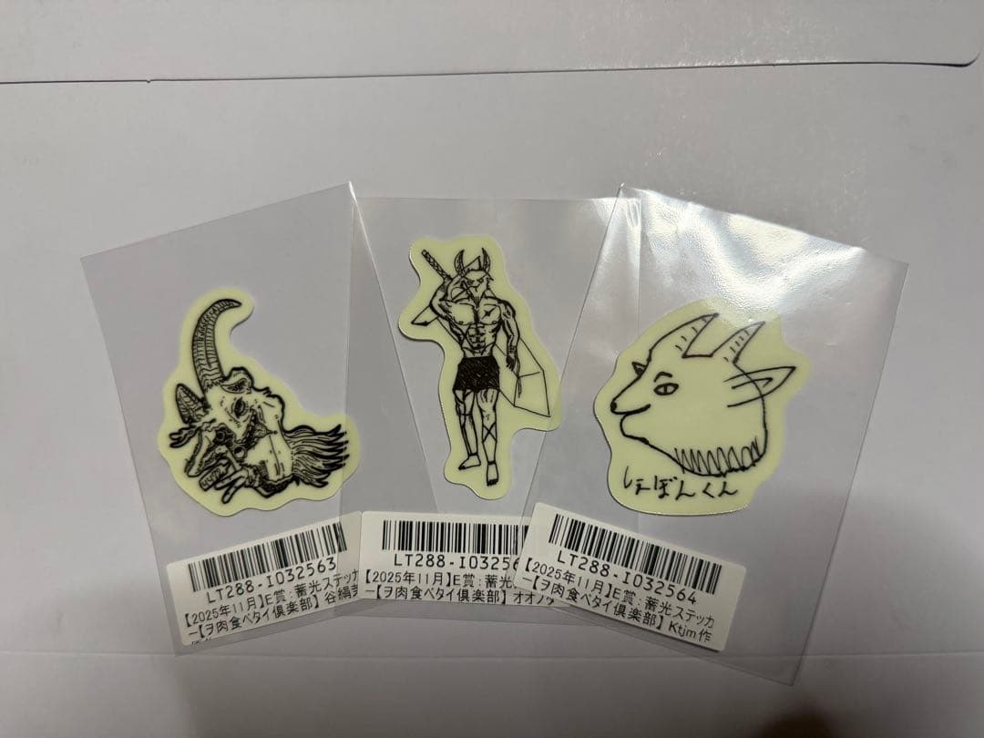 Chevon 蓄光ステッカー - メルカリ