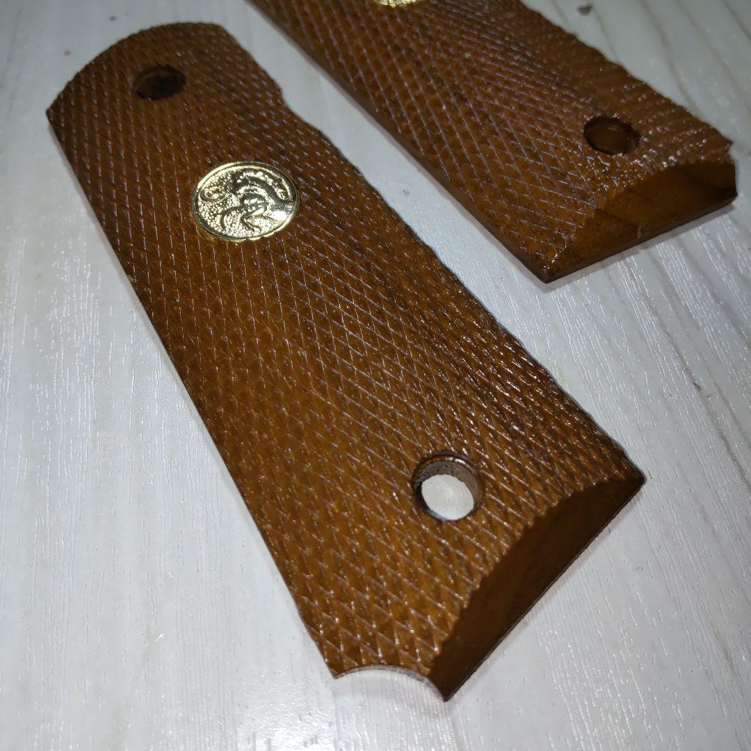 老舗 ヘレッツ社 ガバメントオフィサーズ用木製グリップ 中古扱い