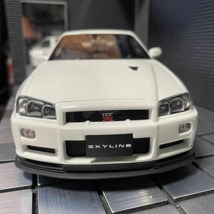 未展示品オートアート1/18 スカイライン GT-R R34 V-SPEC II