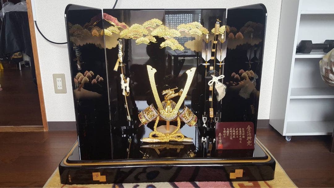 金箔押しの兜と武具セット