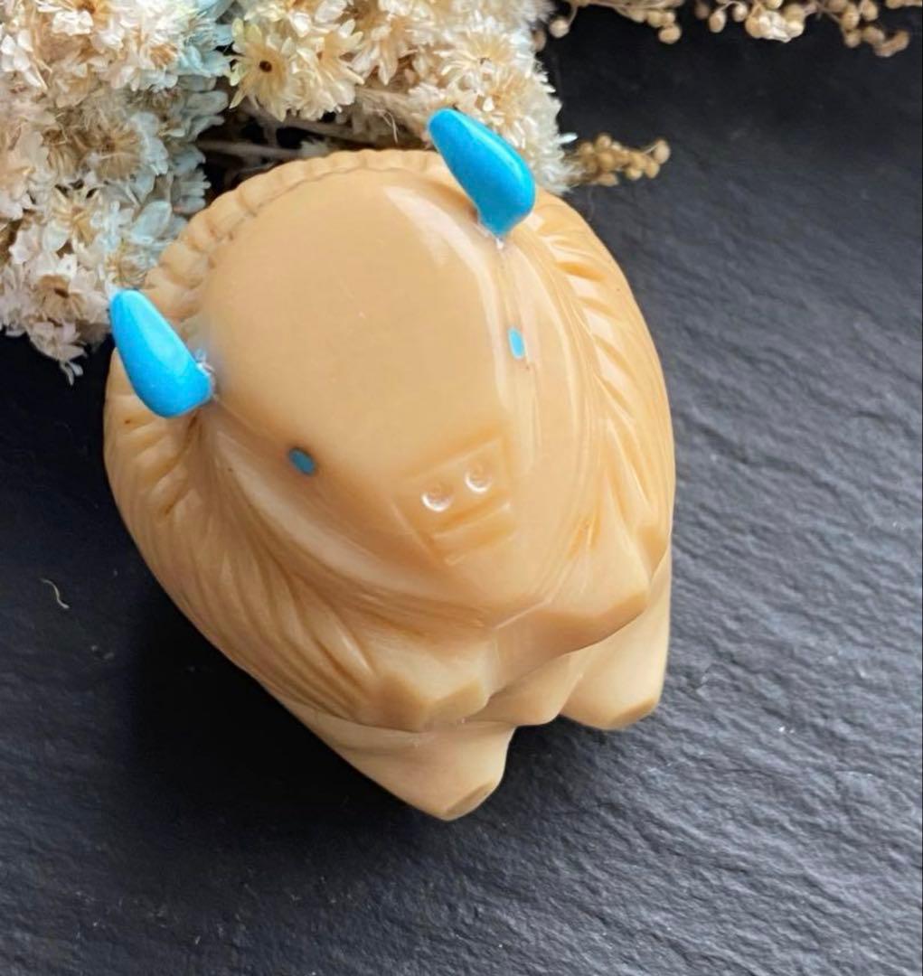 赤い猫の陶器フィギュア 小室幸雄さん