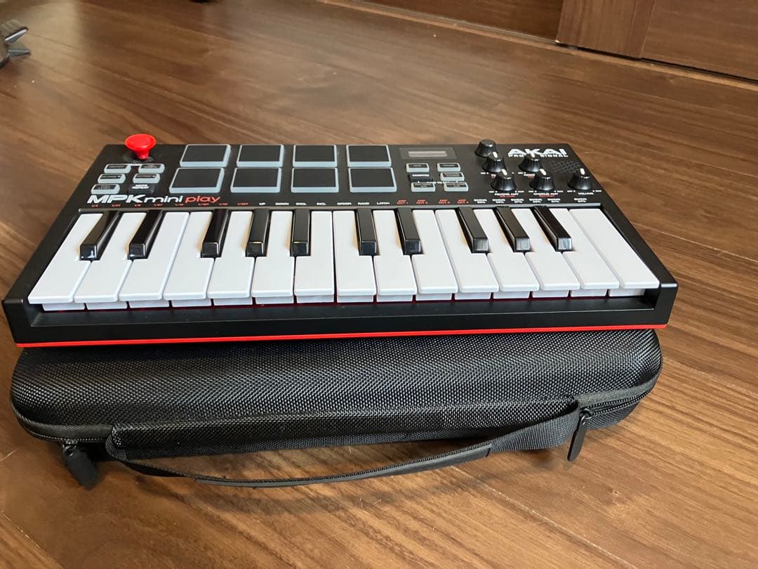 AKAI MPK Mini Play 本体と専用保護ケースのセット AKAI MPK Mini Play