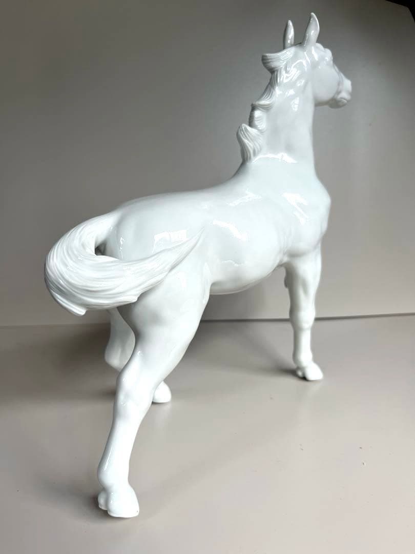 11月27日迄の掲載： ☆ 鍋島大吾作　白磁 駿馬　陶器彫刻