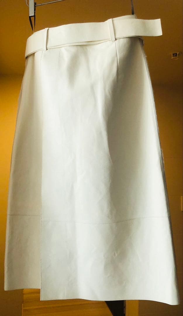 【新品未使用タグ付き】Tod's トッズスカートホワイト４０　参考定価109万円