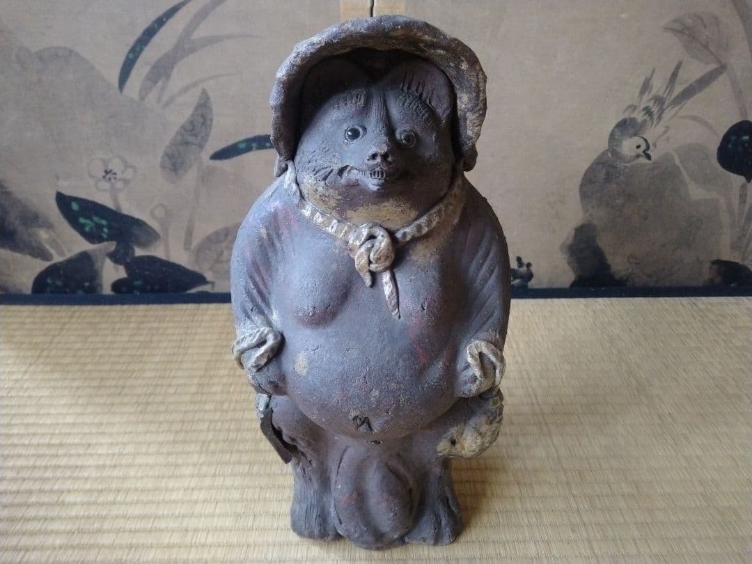 ウッシッシとほくそ笑む図太いタヌキ　骨董　古美術　狸人形　置物　縁起物　開運 ウッシッシとほくそ笑む図太いタヌキ 骨董 古美術 狸人形 置物 縁起物 開運