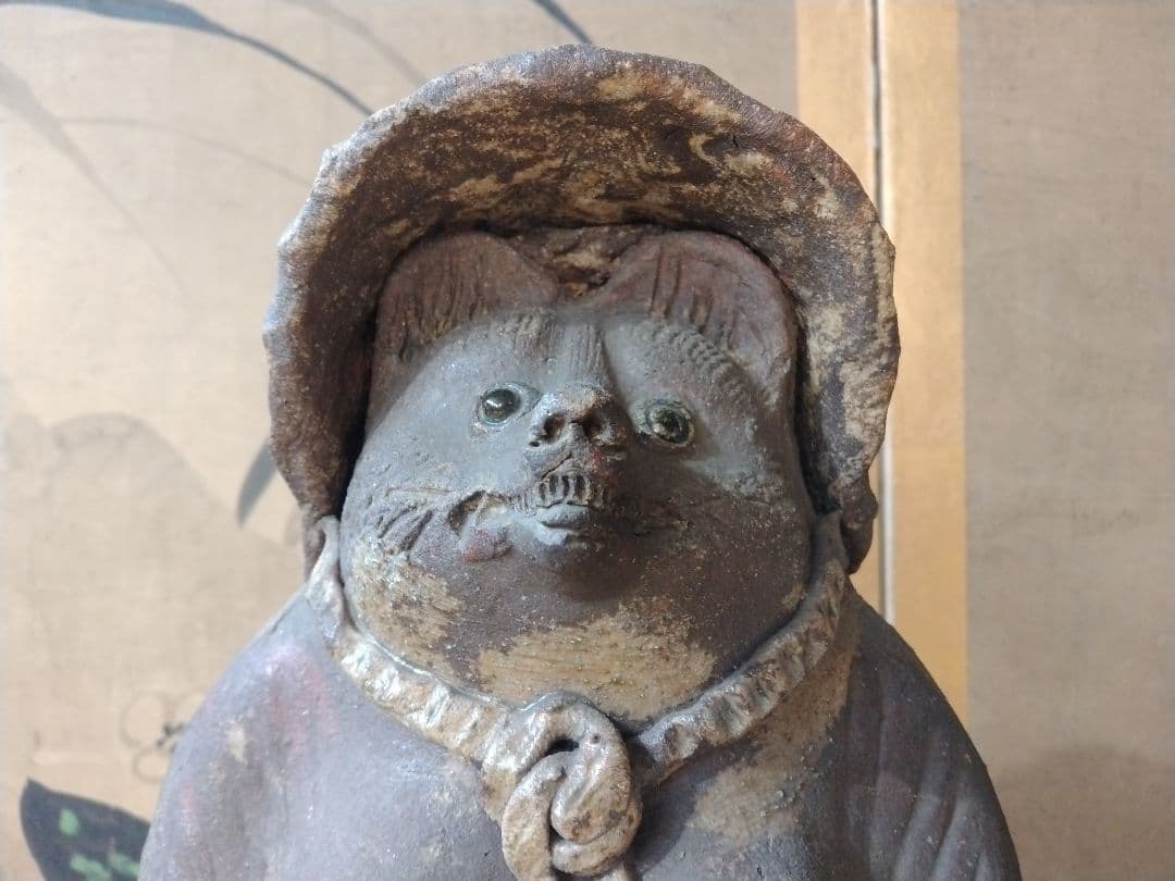 ウッシッシとほくそ笑む図太いタヌキ 骨董 古美術 狸人形 置物 縁起物 開運