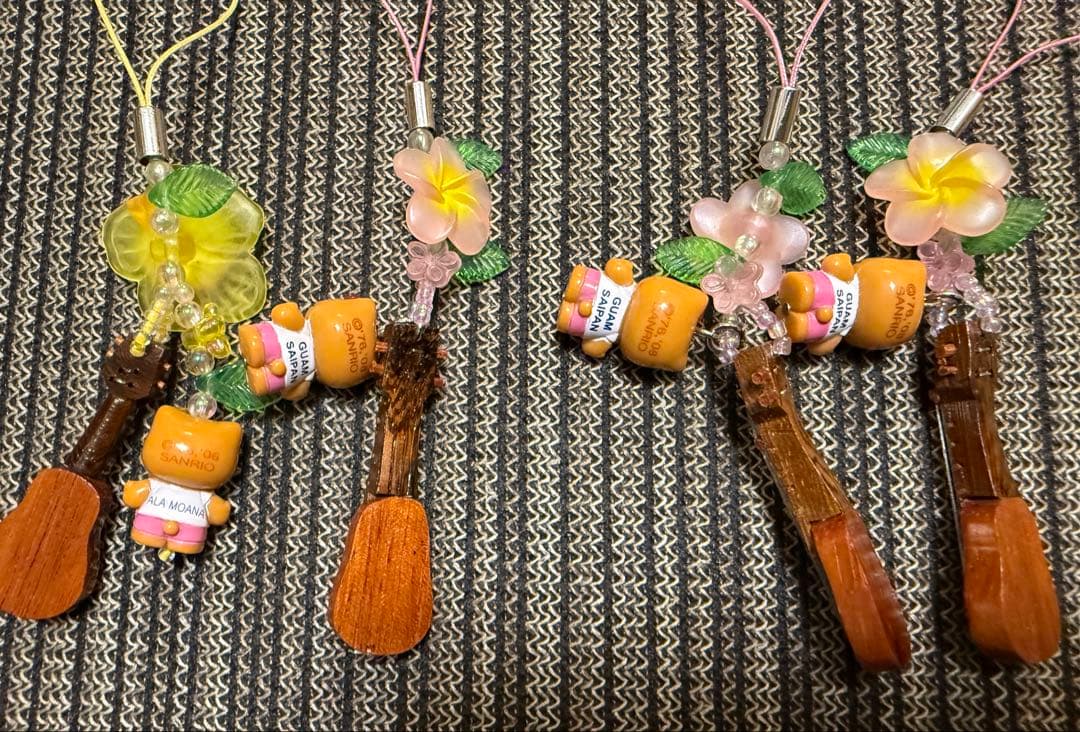 ご当地　日焼けキテイギターウクレレkitty 根付けストラップ グアムハワイ4点