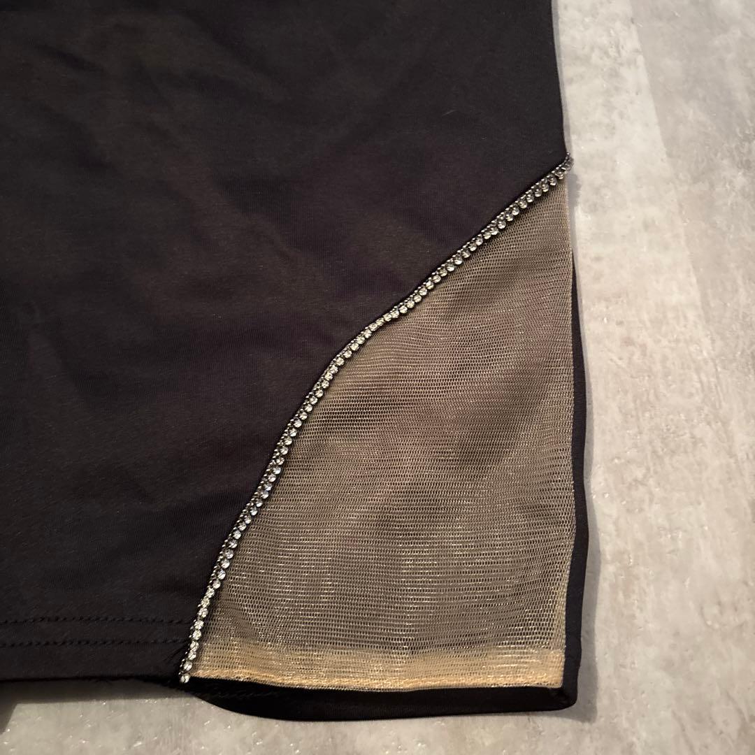 ビーズ装飾Vネックタイトドレス