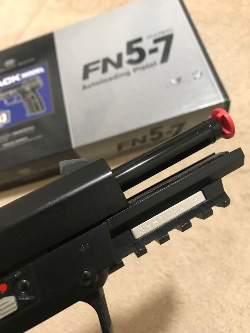 東京マルイ　ガスガンのFN5ー7ファイブセブン　スペマグ3本