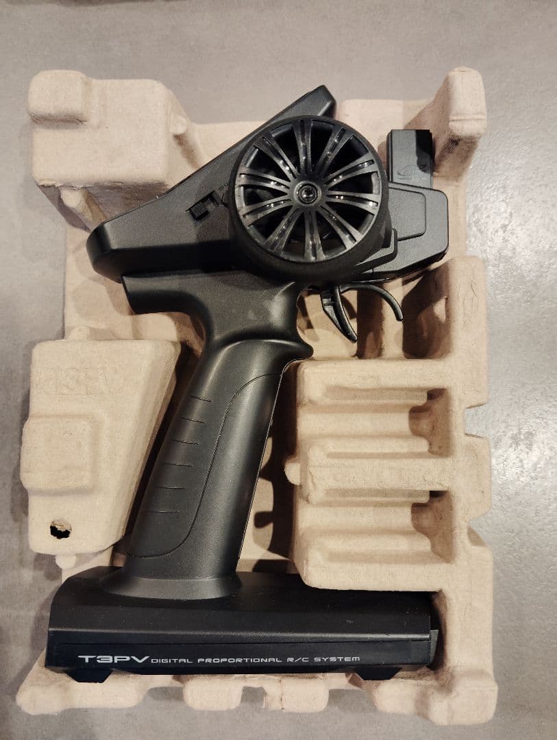 Futaba 3PV 2.4GHz ラジコン送信機&受信機