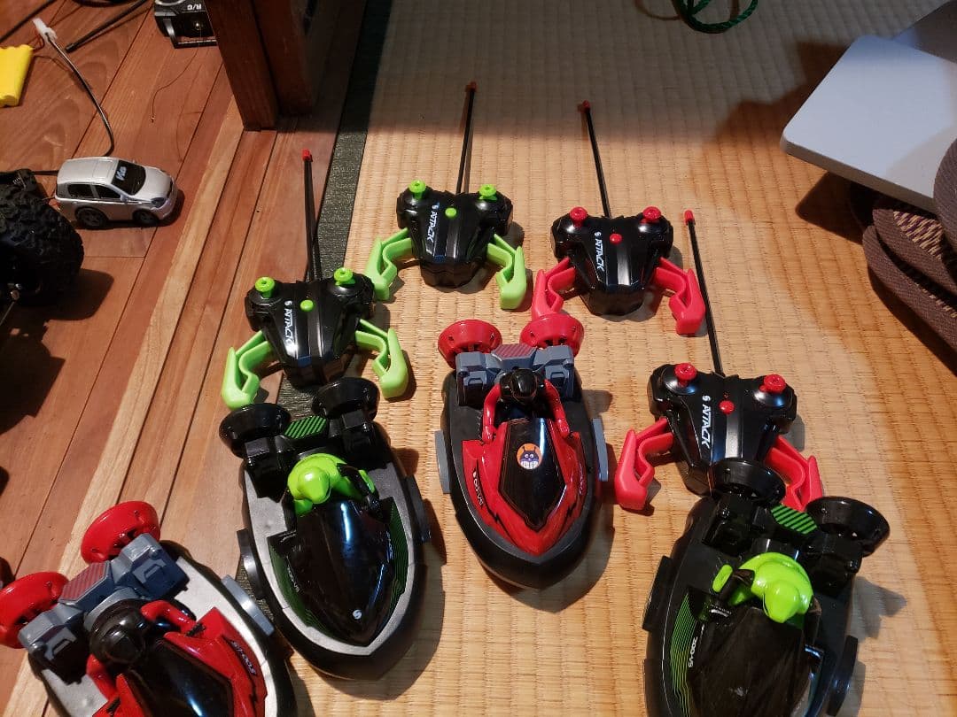 ラジコン　陸上型ボート　4個セット