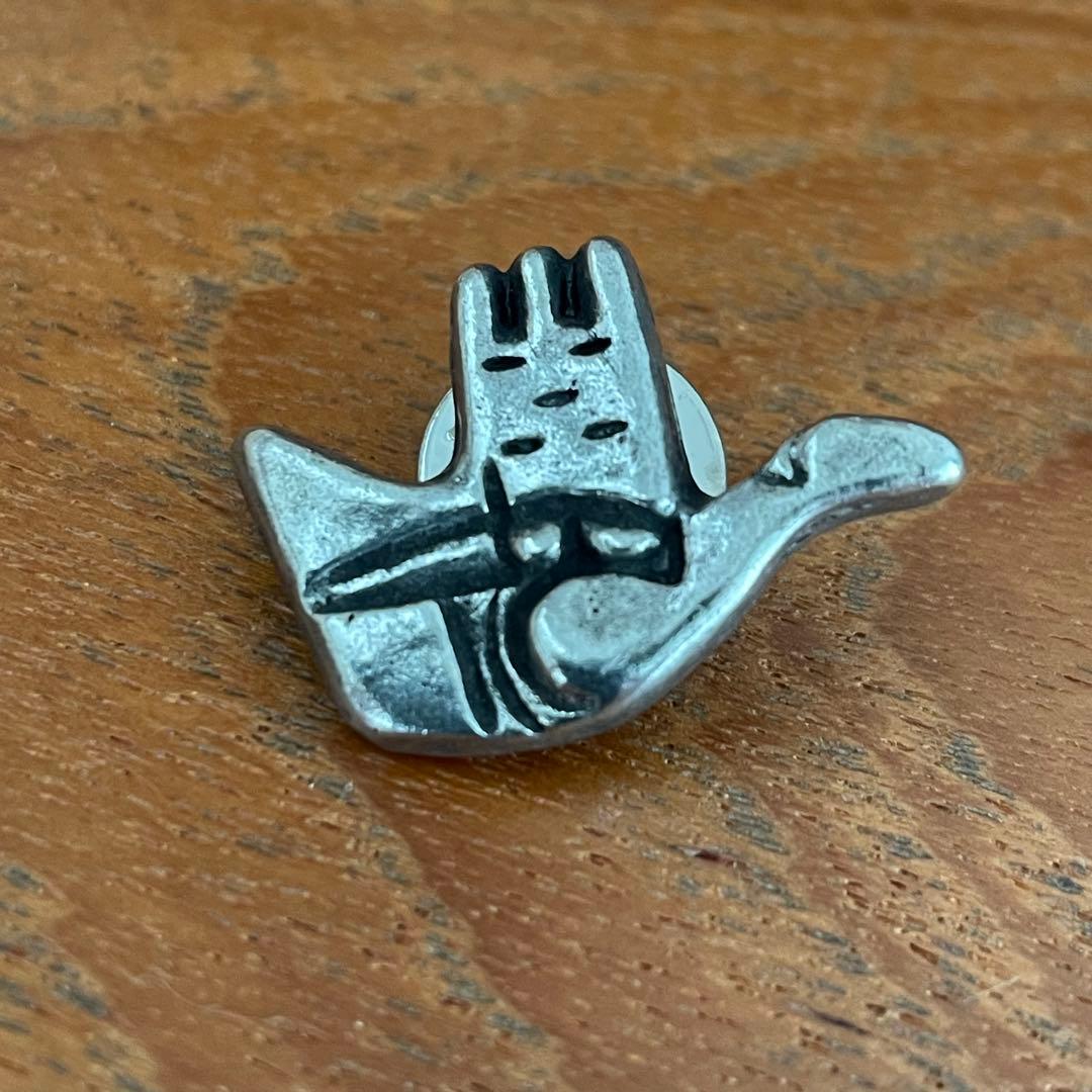 Le Corbusier open hand pin badge コルビュジエ - メルカリ
