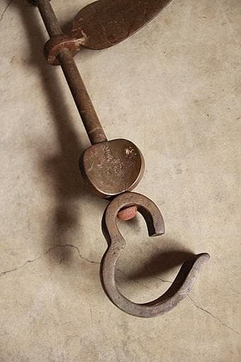 古い真鍮製の自在鉤　囲炉裏　古民家　吊り下げ　フック