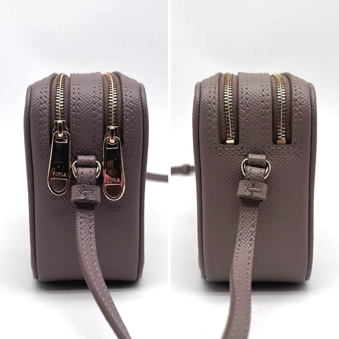 ✨未使用級✨現行ロゴ✨フルラ　カメラバッグ　ショルダーバッグ　リリー　レザー