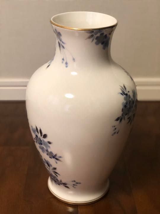 陶芸品としての大皿と花瓶のセット(箱付、台座付)