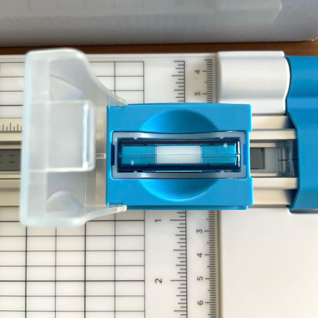 クリエイティブメモリーズ 新品12インチトリマー ブレード付き - メルカリ