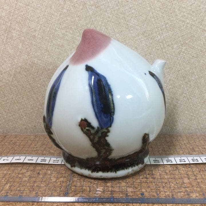 ☆書道具❗️陶磁器製・桃型水滴（水差し）白磁製・染付鉄砂