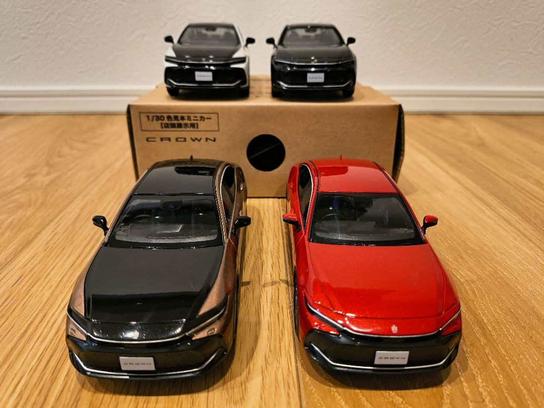 新型クラウン カラーサンプルミニカー 【箱付き非売品】4台セット!!