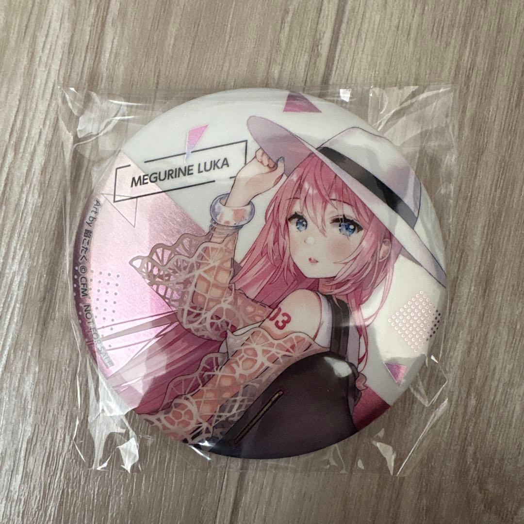 巡音ルカ 缶バッジ solwa財布購入特典 非売品 巡音ルカ 本革ラウンド財布 リバイバルver. – SOLWA