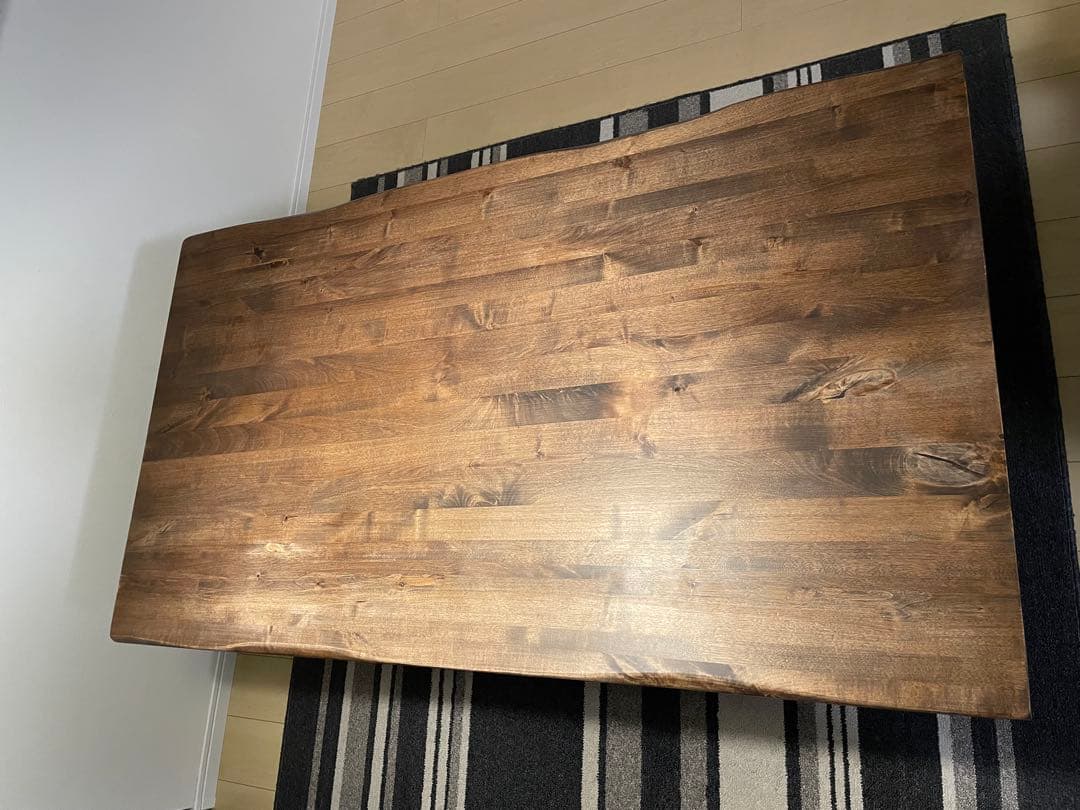 アイアン脚　無垢材天板　木製ダイニングテーブル　ウォルナット