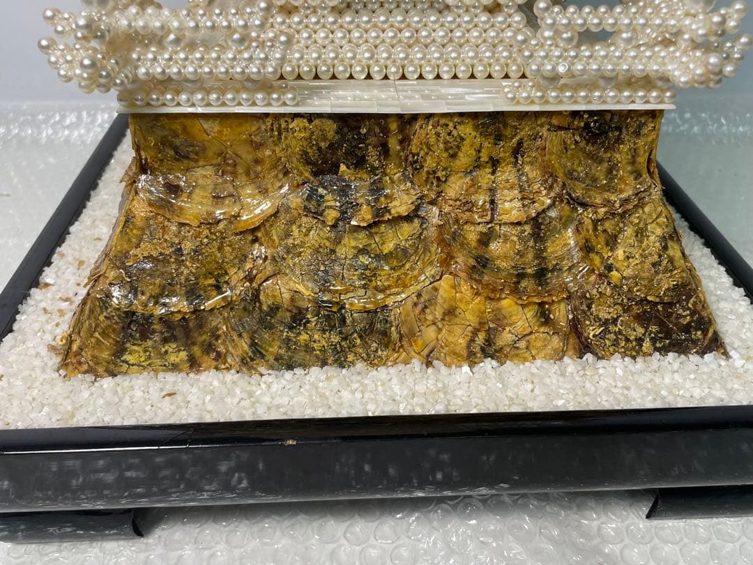 工芸品】真珠装飾 五重塔 模型 置物 台座付
