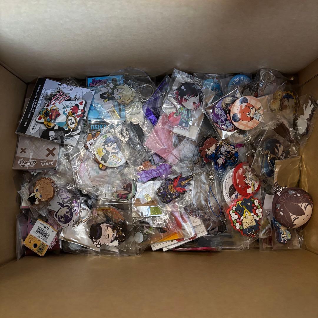 アニメ雑貨 紙物なし バッジ キーホルダー アクスタ など 1000点セット