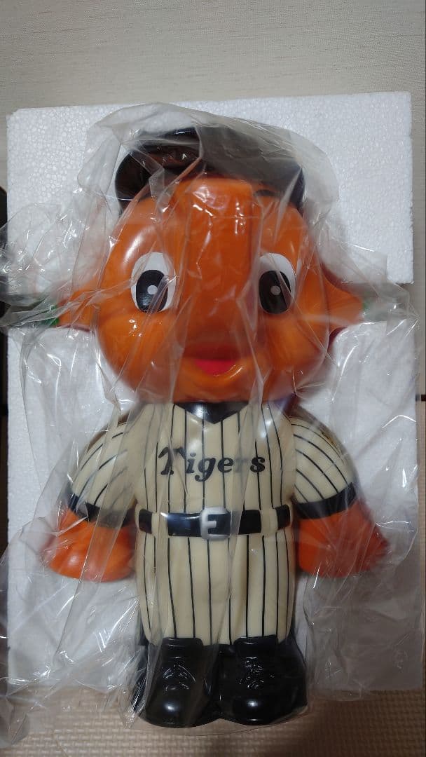 サトちゃん 阪神タイガース コインバンク 貯金箱 30cm - メルカリ
