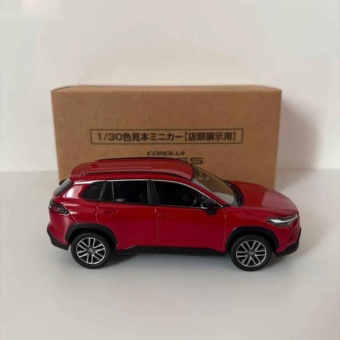 新型カローラクロス ミニカー カラーサンプル エモーショナルレッド【非売品】