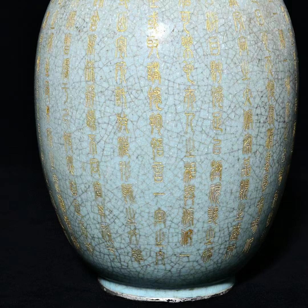 中国古美術・旧蔵の磁器、弦模様が嵌め込まれた長颈瓶・17x43cm・置物