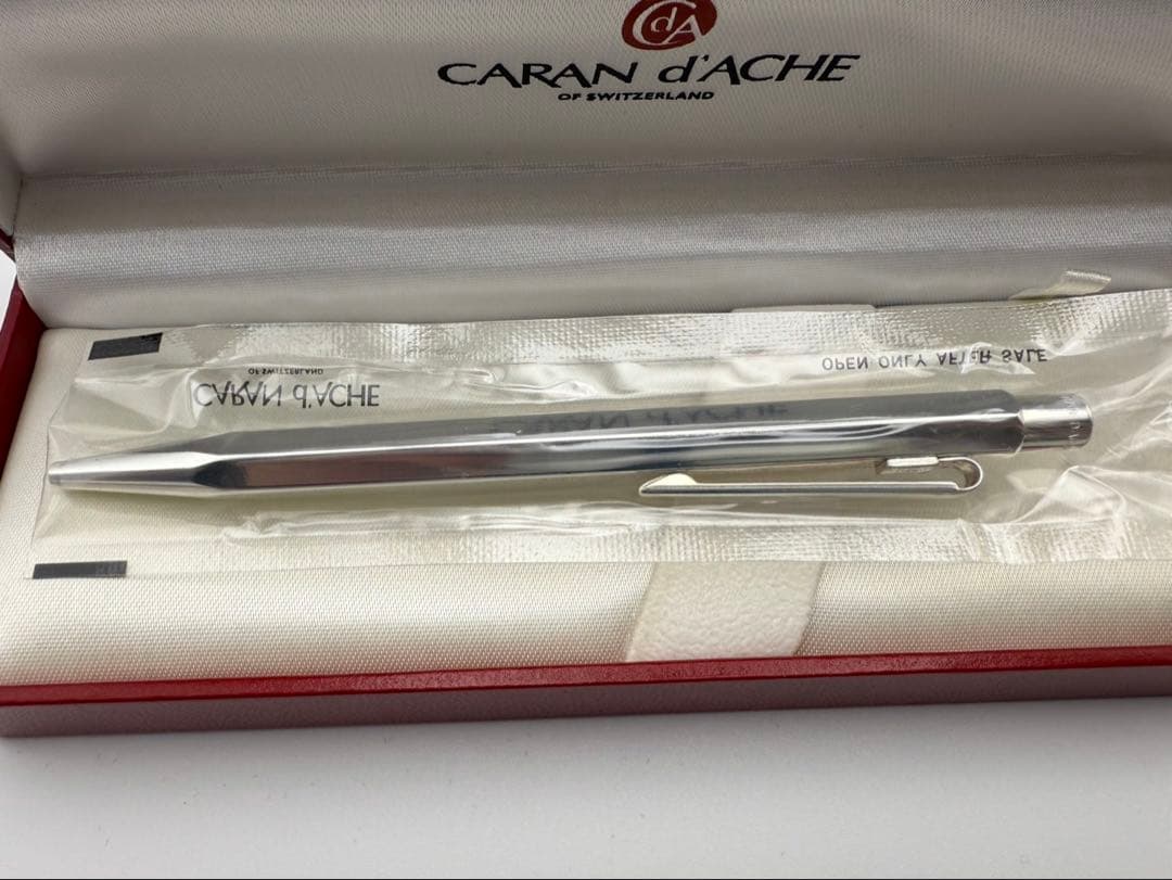 未使用 カランダッシュ(CARAN d'ACHE )ボールペン シルバー