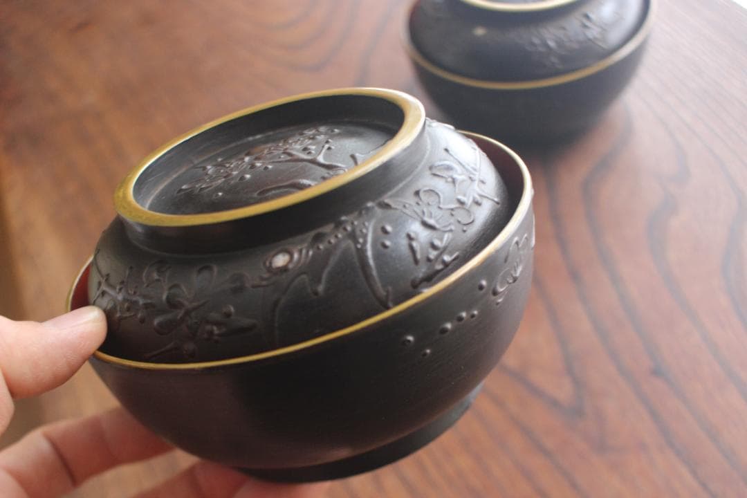 極小傷あり！風情ある鉄錆塗に見返し富士蒔絵の映える煮物椀2点（検