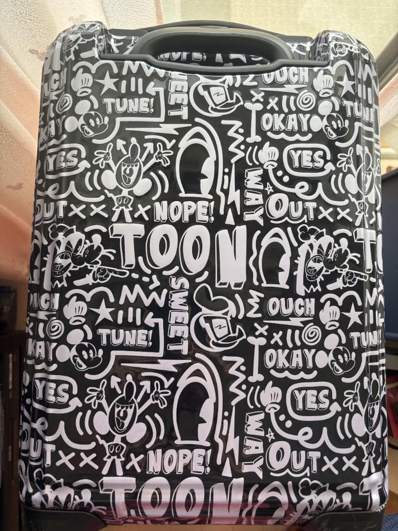 エース ディズニー“ミッキー＆フレンズ”グラフィカルスーツケースと