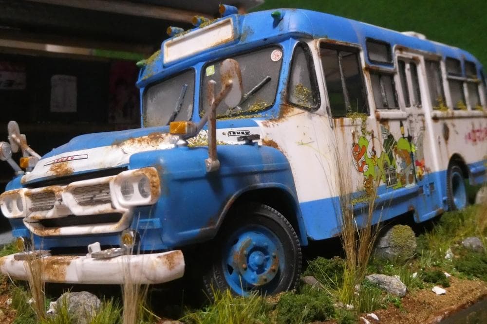 1/32 ボンネットバス 昭和レトロ風景 ジオラマ完成品 草ヒロ 錆汚し加工