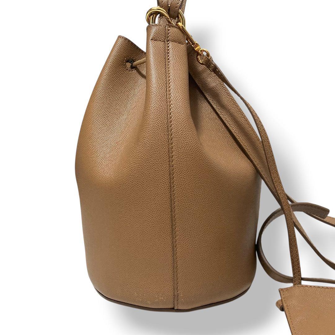 【美品】フルラ　バケット　巾着ショルダーバッグ　ロゴ金具　レザー　茶色　斜め掛け