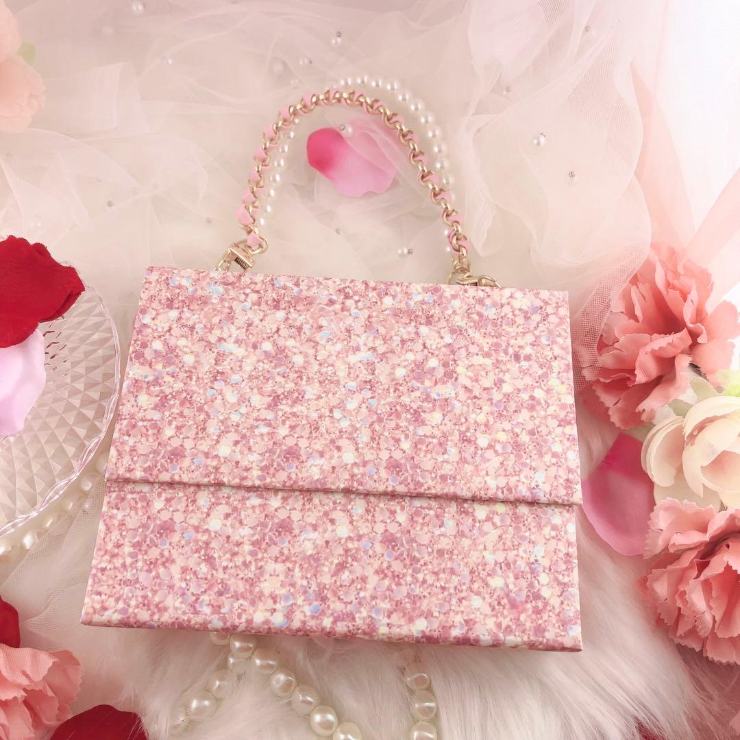 可愛いイラストのボックス型バッグ